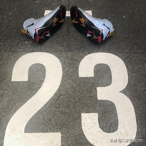 揭秘乔丹最新篮球鞋，科技与设计的融合巅峰
