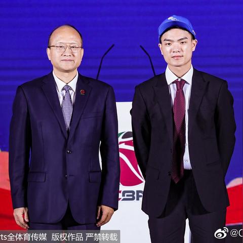王哲林CBA赛场新星闪耀，最新数据与表现引人瞩目