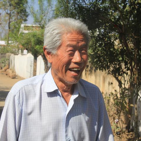 虎背熊腰